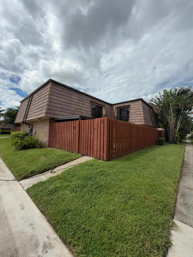 3-bedroom home at 632 SPRINGDALE Circle, Palm Springs