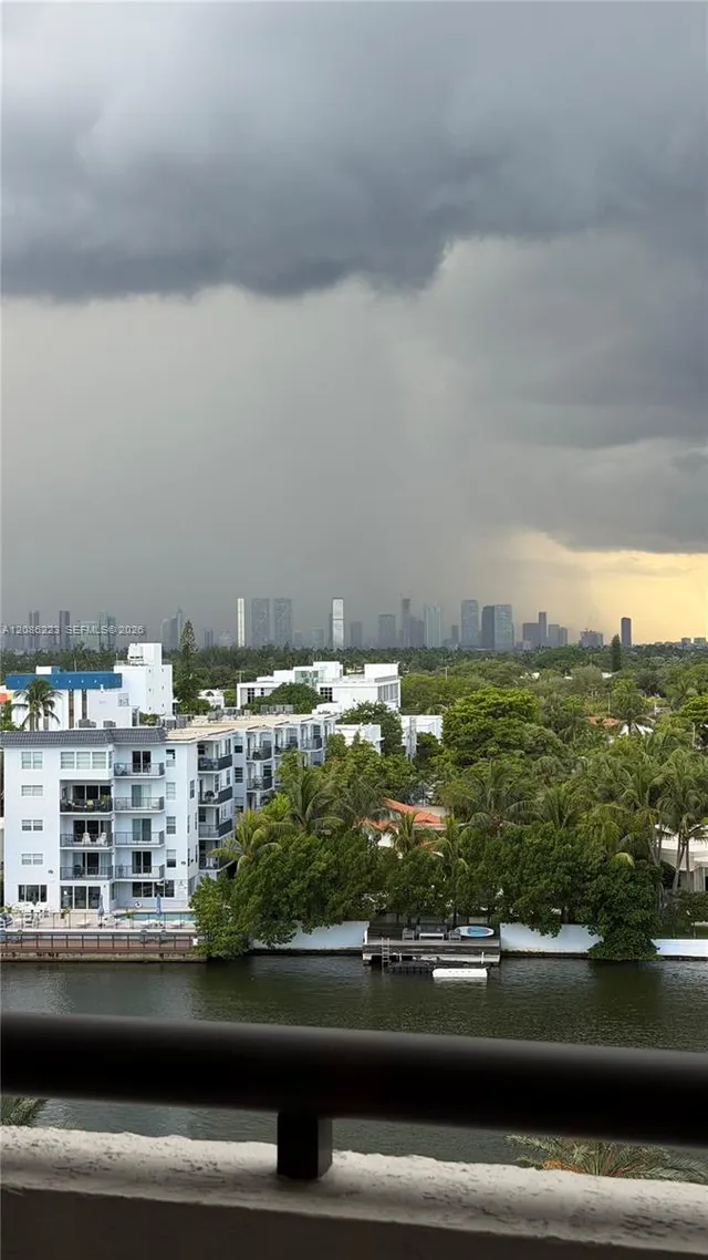1-bedroom rental at 2555 Collins Avenue #910, Miami Beach