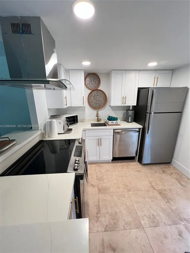 1-bedroom rental at 20500 W Country Club Drive #117, Aventura