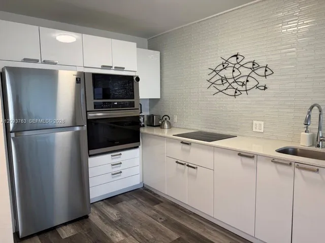 2-bedroom rental at 20335 W Country Club Drive #1103, Aventura