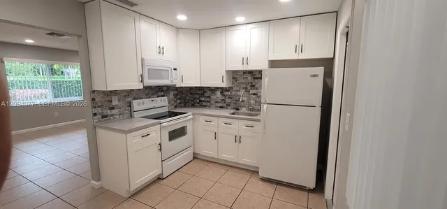 2-bedroom rental at 2533 Garfield Street #A, Hollywood