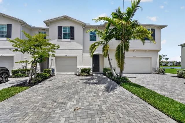 4-bedroom home at 6933 N Harbours Edge Avenue, Lake Worth