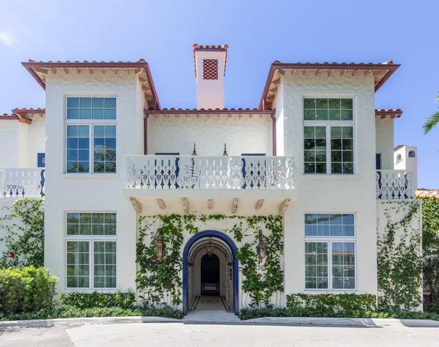 3-bedroom home at 236 Phipps Plaza #202, Palm Beach