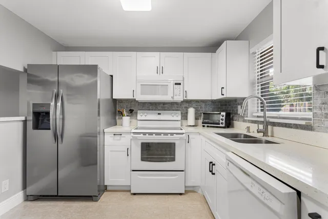 1-bedroom home at 9700 SUNRISE LAKES Boulevard #101, Sunrise
