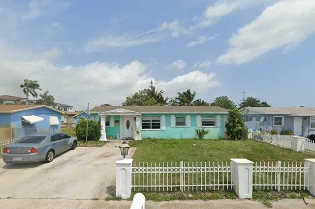 3-bedroom home at 207 NE 6th Avenue, Boynton Beach