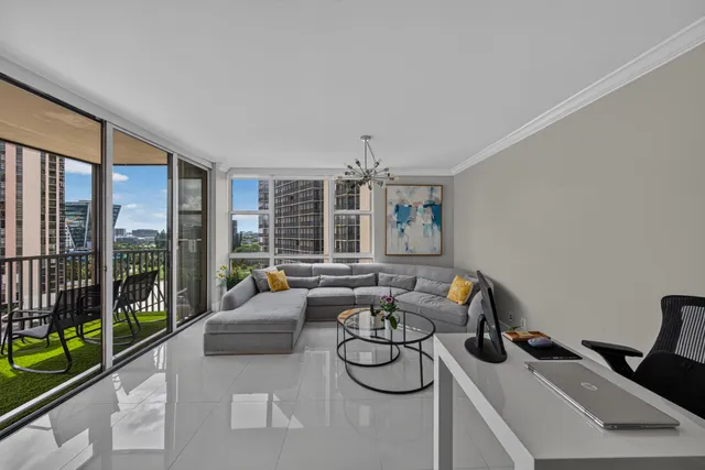 2-bedroom home at 20379 W COUNTRY CLUB Drive #1139, Aventura