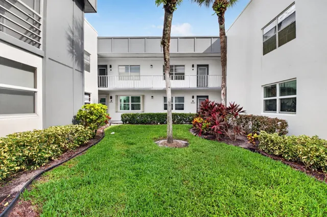 2-bedroom home at 390 Normandy I, Delray Beach