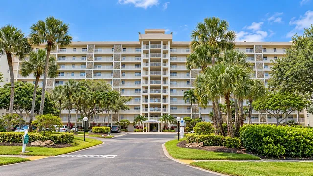 3-bedroom home at 3510 OAKS Way #408, Pompano Beach