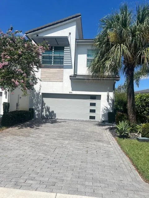 3-bedroom rental at 8991 KINGSMOOR Way, Lake Worth