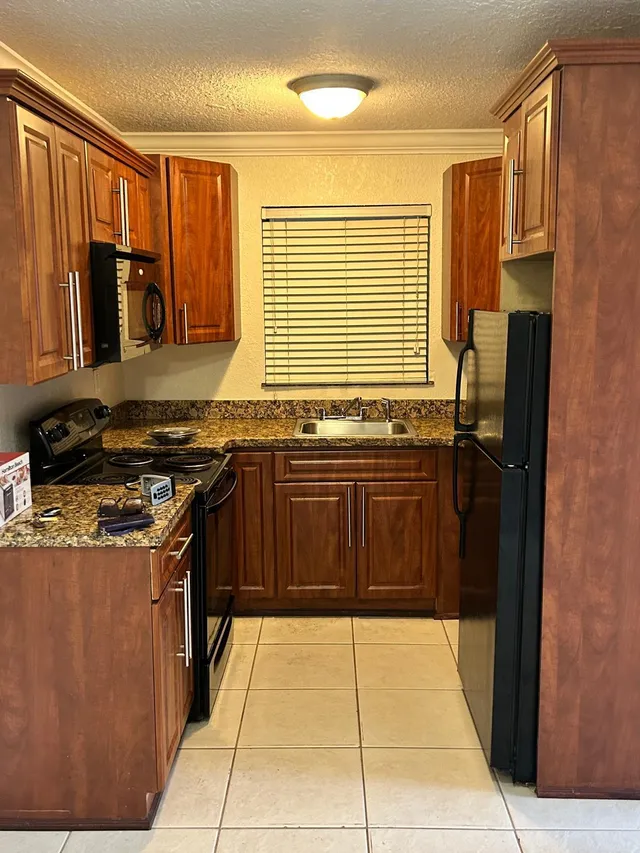 1-bedroom rental at 1925 Madison Street #23, Hollywood