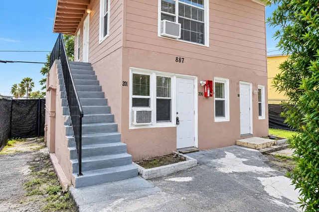 2-bedroom rental at 885-887 7TH #201, West Palm Beach
