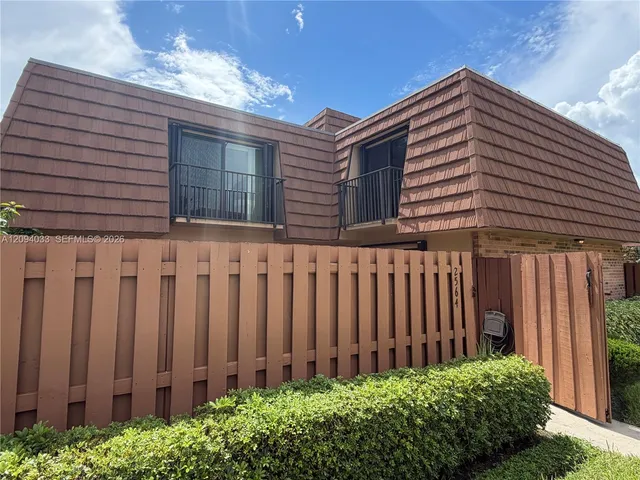 2-bedroom home at 2564 Lakeview Court, Cooper City