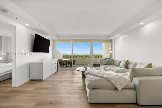 1-bedroom home at 155 Ocean Lane Drive #1002, Key Biscayne