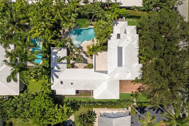 6-bedroom home at 6675 Roxbury Lane, Miami Beach