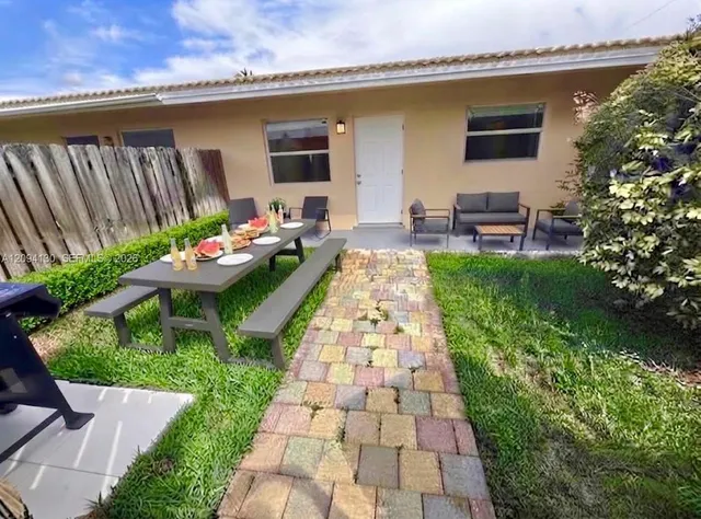 2-bedroom rental at 720 NE 13th Court #3, Fort Lauderdale