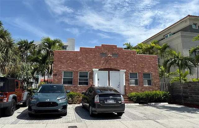 2-bedroom rental at 905 SE 2nd Court #B, Fort Lauderdale