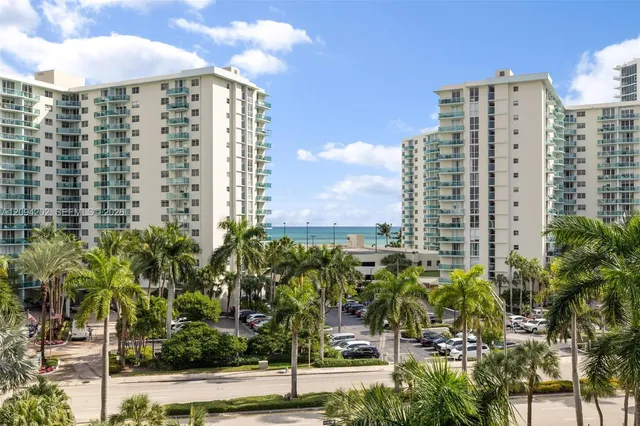 2-bedroom rental at 3800 S Ocean Drive #516, Hollywood