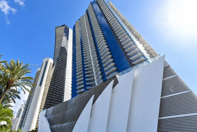 3-bedroom rental at 17121 Collins Avenue #904, Sunny Isles Beach