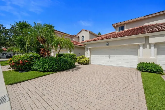 3-bedroom rental at 1384 W Harbor View W, Hollywood