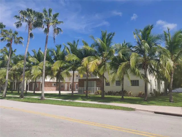 1-bedroom rental at 100 N Sunrise Drive #28, Key Biscayne