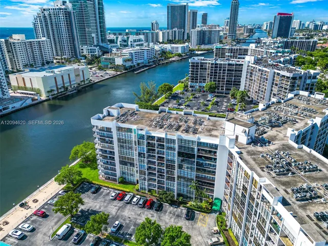 1-bedroom rental at 800 Parkview Drive #1006, Hallandale Beach