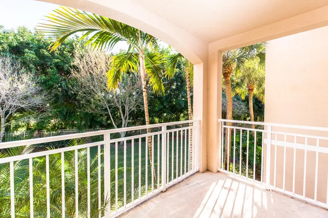 3-bedroom home at 6492 EMERALD DUNES Drive #205, West Palm Beach