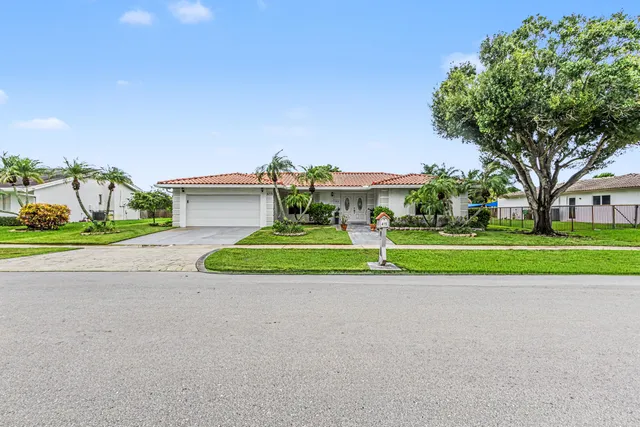 3-bedroom home at 415 SAILBOAT Circle, Weston