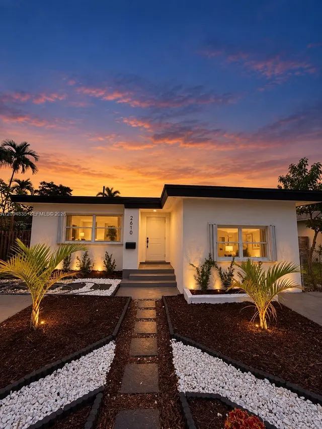 5-bedroom home at 2610 Pierce Street, Hollywood
