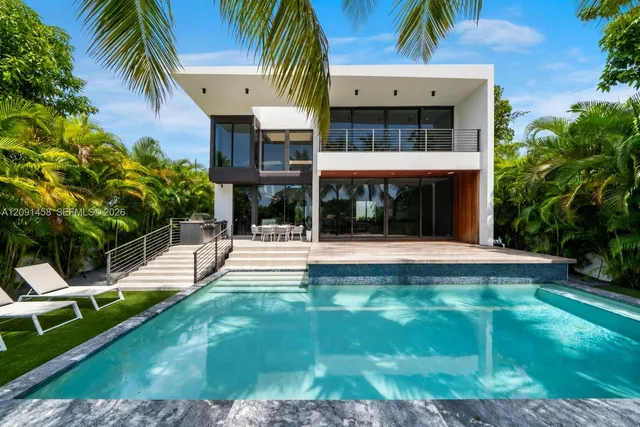 4-bedroom rental at 770 S Shore Drive, Miami Beach