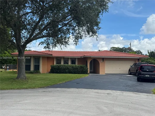 5-bedroom rental at 8300 NW 35th Court, Coral Springs