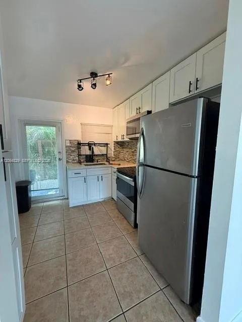 2-bedroom rental at 1150 SW 26th Avenue #1-2, Fort Lauderdale