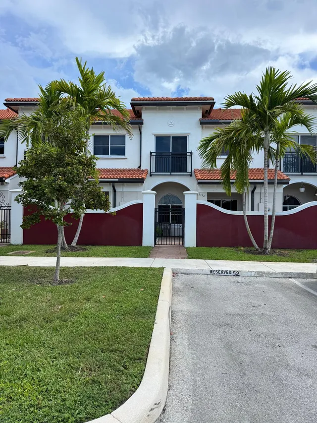 2-bedroom home at 3536 NW 29TH Place #3536, Lauderdale Lakes