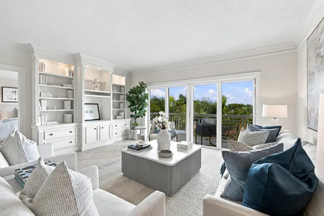 2-bedroom home at 250 Bradley Place #504, Palm Beach