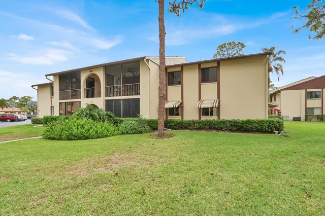 2-bedroom home at 338 Knotty Pine Circle #D-1, Greenacres