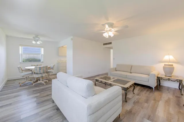 2-bedroom home at 189 Valencia H, Delray Beach