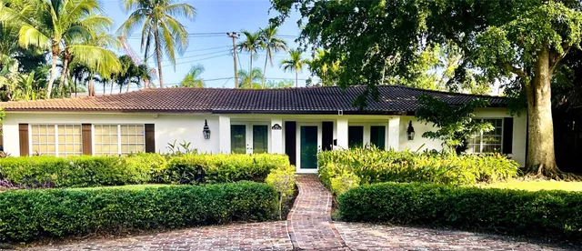 5-bedroom rental at 1612 E Lake Drive, Fort Lauderdale