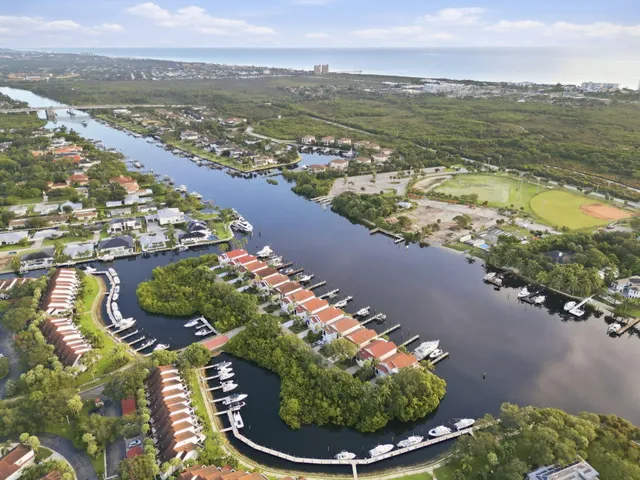 4-bedroom rental at 13348 Mangrove Isle Drive, Palm Beach Gardens
