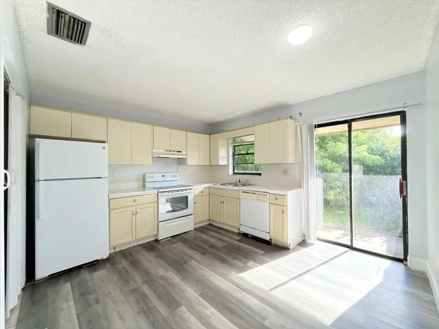 2-bedroom rental at 4885 Badger Road, West Palm Beach