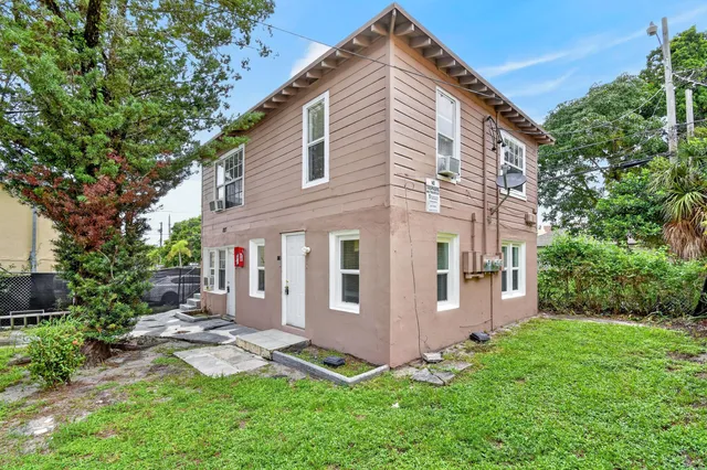 1-bedroom rental at 885-887 7TH Street #100, West Palm Beach