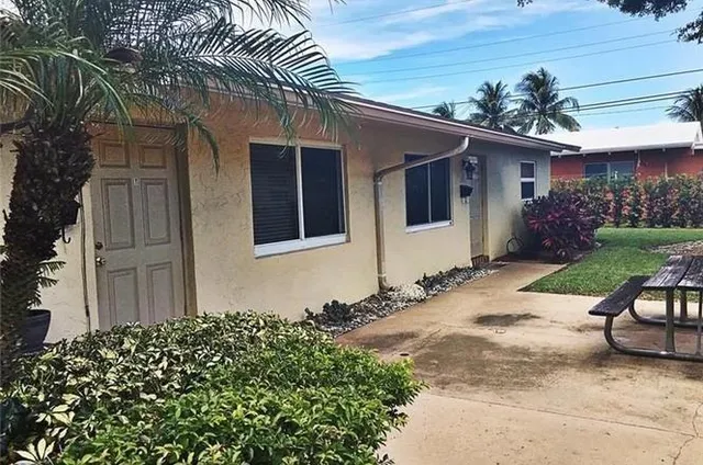 2-bedroom rental at 410 NE 12th Avenue #A, Pompano Beach
