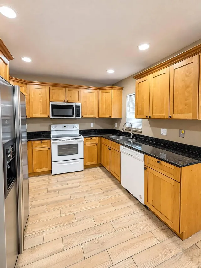 2-bedroom rental at 171 SE 3RD Street #B, Deerfield Beach