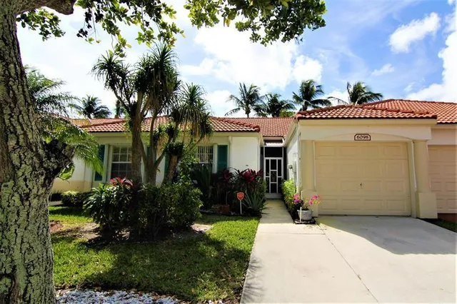 2-bedroom rental at 6098 Lake Hibiscus Drive, Delray Beach