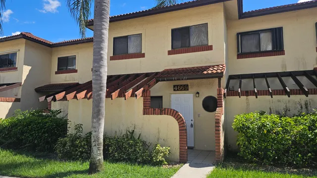 3-bedroom rental at 4669 NW 89TH Avenue, Sunrise