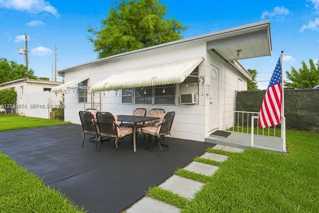 2-bedroom home at 2118 Coolidge Street, Hollywood