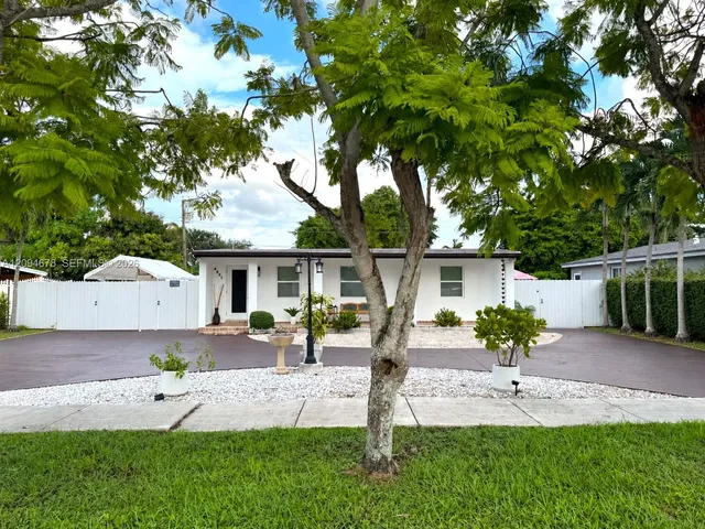 3-bedroom home at 4531 SW 98th Court, Miami