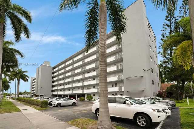 2-bedroom home at 1000 NE 14th Avenue #602, Hallandale Beach