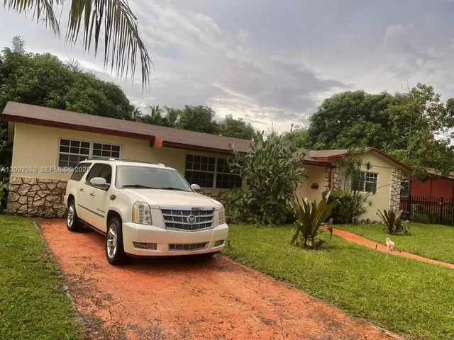 3-bedroom home at 121 NE 173rd Street, Miami