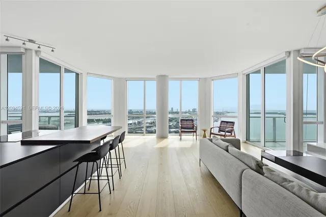 3-bedroom home at 244 Biscayne Boulevard #4103, Miami