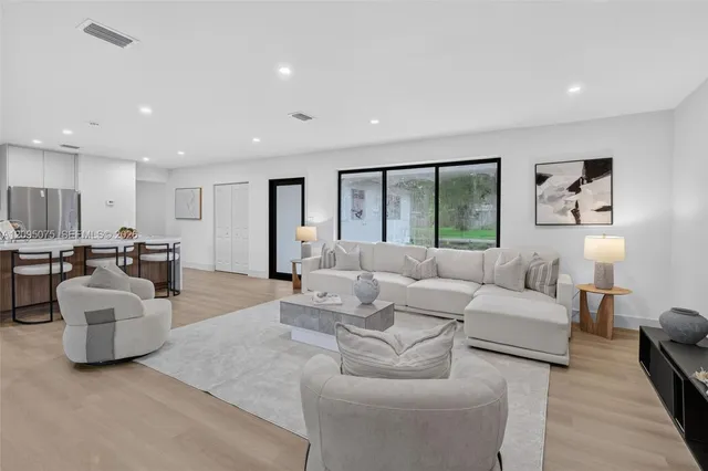 4-bedroom home at 5349 Balsam Terrace, Plantation