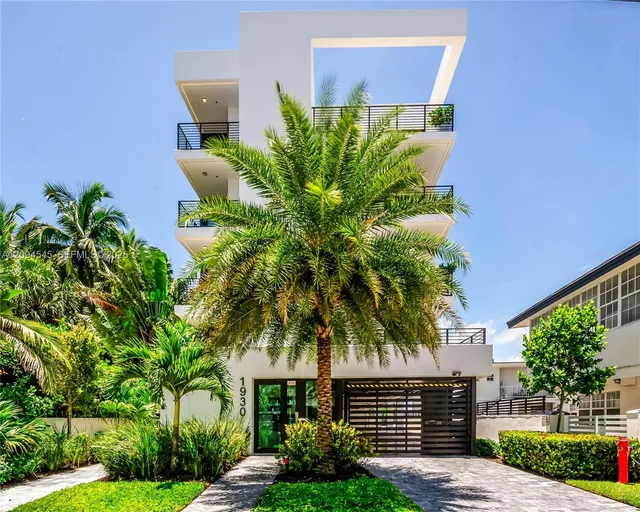 3-bedroom home at 1930 Bay Dr Third Level Union #2, Miami Beach